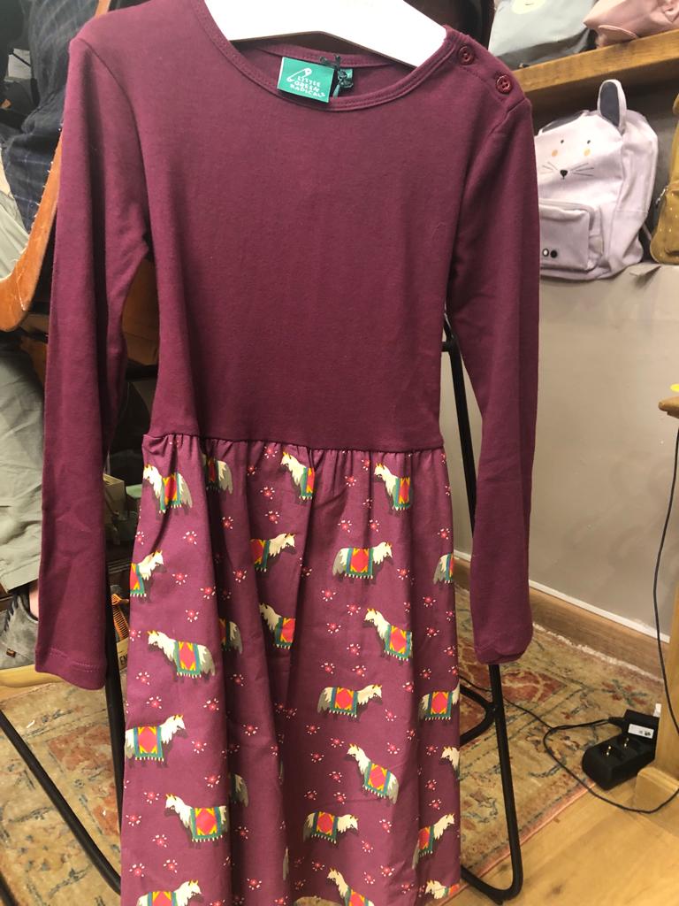 Vestido con estampado de llamas Little Green Radicals talla 7-8 años